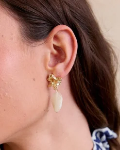 Boucle d’oreille en pierre blanche d’Amiens