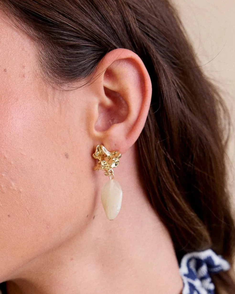 Boucle d’oreille en pierre blanche d’Amiens