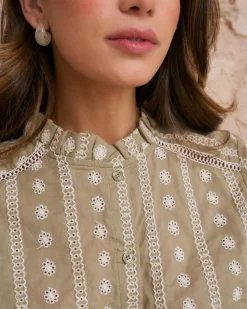 Elle Blouse Broderie Florale